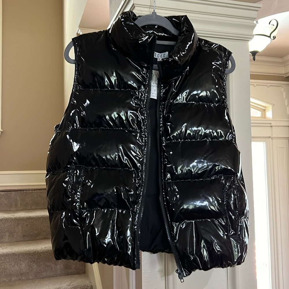 NWT Women’s puffer vest, size large